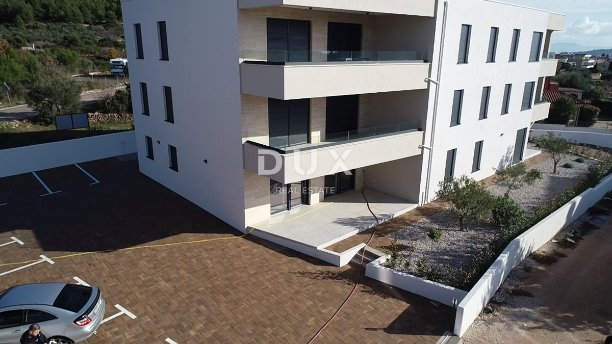 ŠIBENIK, TRIBUNJ - Stanovanje v pritličju kakovostne novogradnje