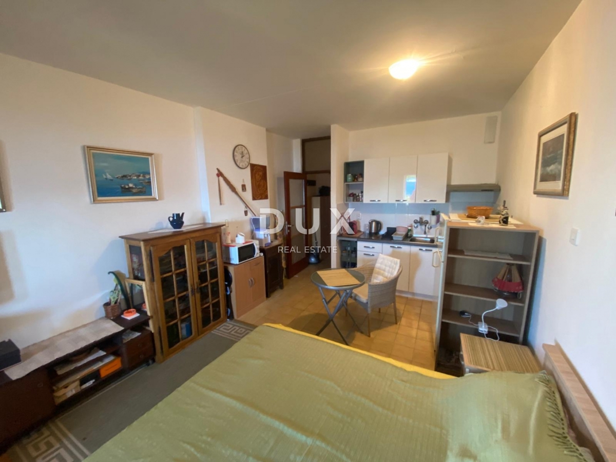 NOVI VINODOLSKI - stanovanje 30 m2 s panoramskim pogledom na morje! PRILOŽNOST!