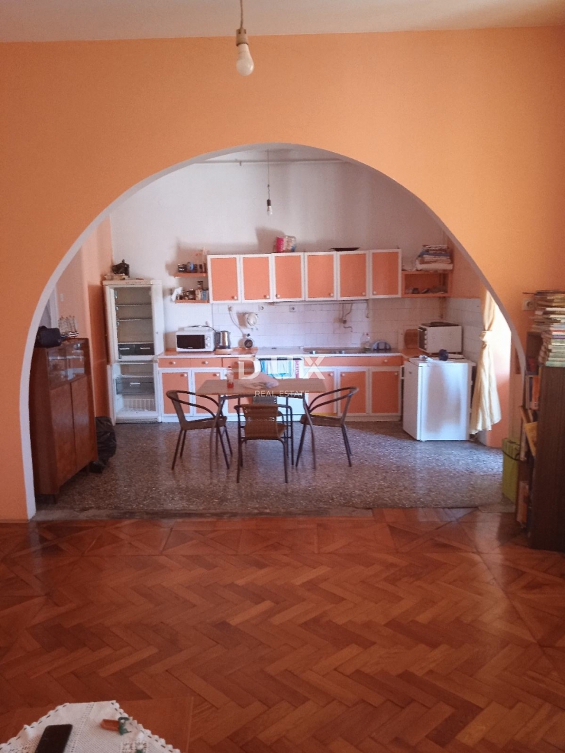 ISTRA, PULA – Prostorno stanovanje z velikim potencialom