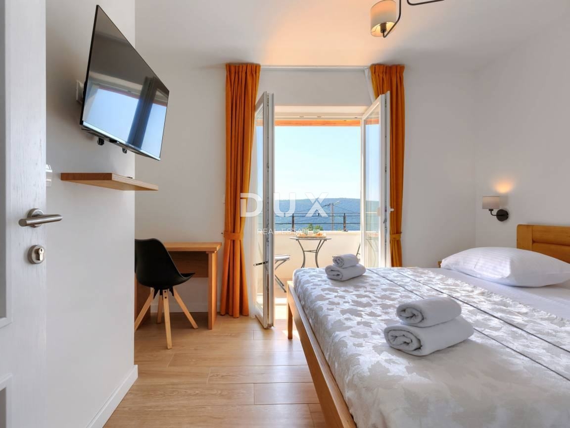 ISTRA, TRGET - Družinska hiša s pogledom na morje