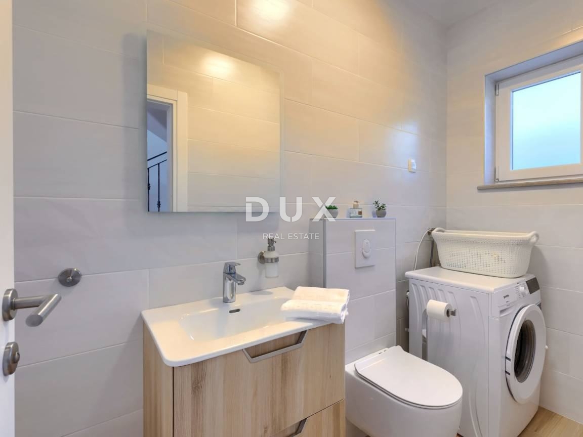 ISTRA, TRGET - Družinska hiša s pogledom na morje