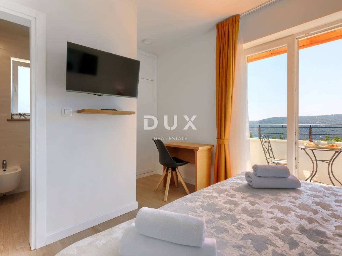 ISTRA, TRGET - Družinska hiša s pogledom na morje