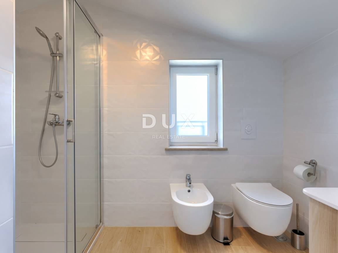 ISTRA, TRGET - Družinska hiša s pogledom na morje