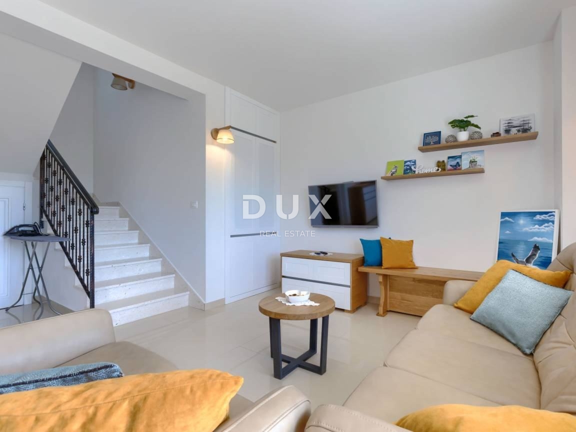 ISTRA, TRGET - Družinska hiša s pogledom na morje