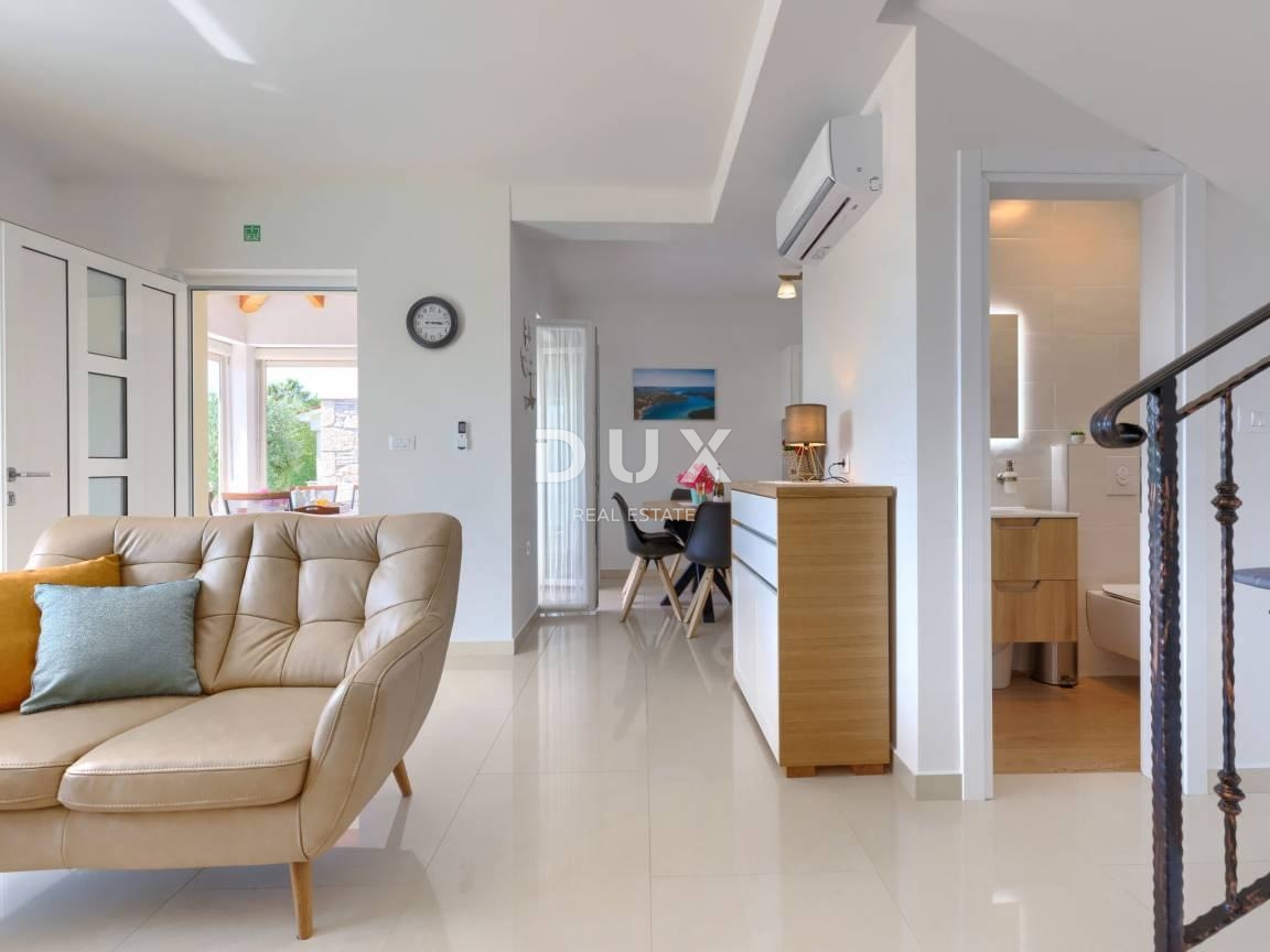 ISTRA, TRGET - Družinska hiša s pogledom na morje