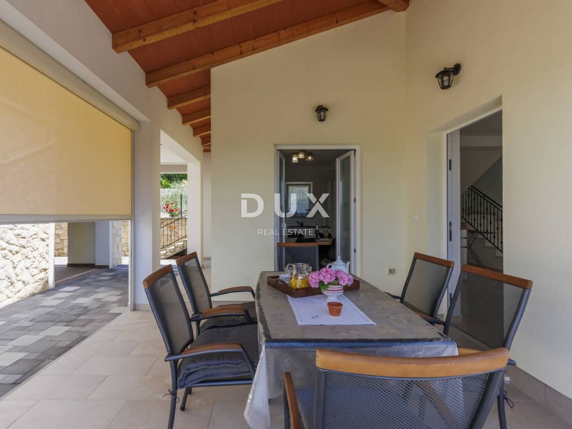 ISTRA, TRGET - Družinska hiša s pogledom na morje