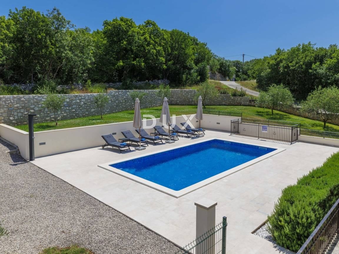 ISTRA, TRGET - Družinska hiša s pogledom na morje