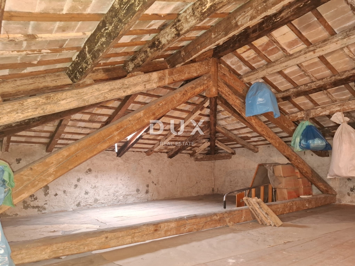 ISTRA, BALE - Hiša v centru s pisarniškimi prostori