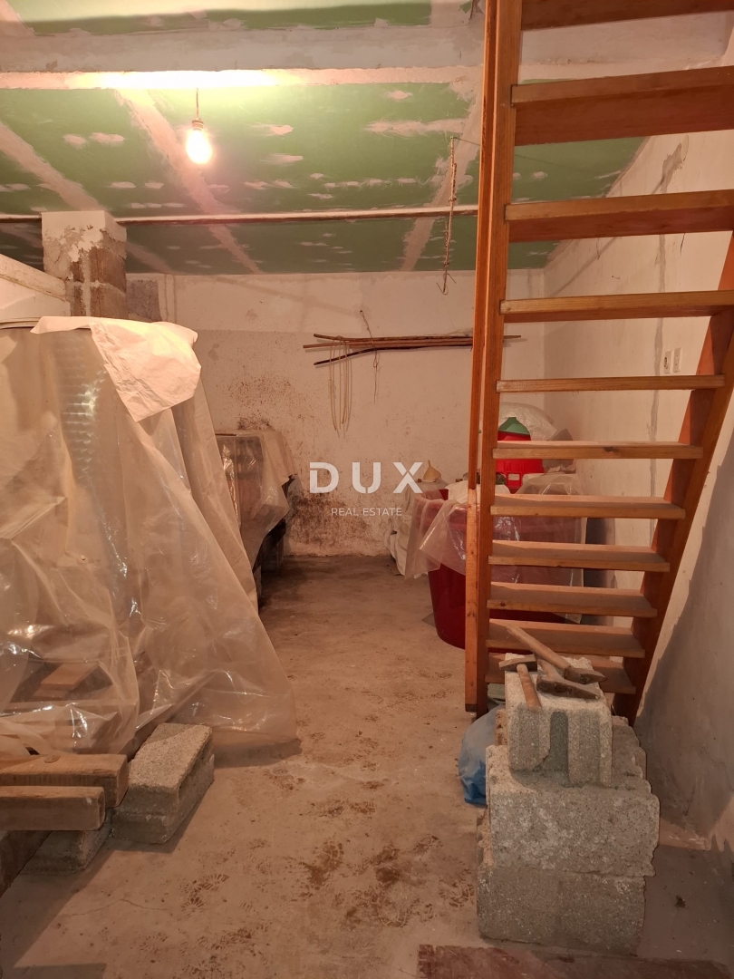 ISTRA, BALE - Hiša v centru s pisarniškimi prostori