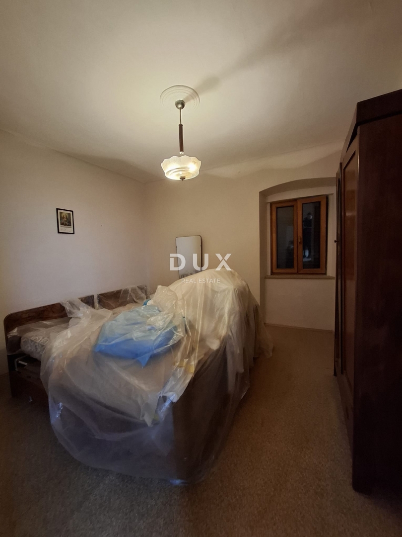 ISTRA, BALE - Hiša v centru s pisarniškimi prostori