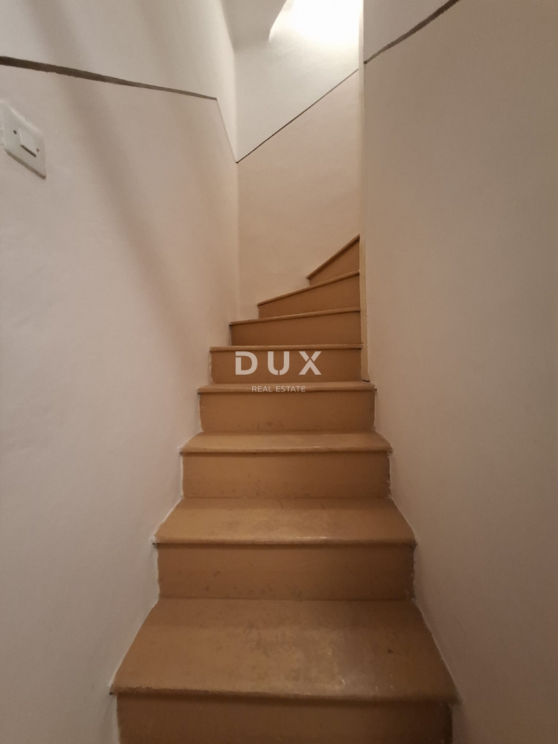 ISTRA, BALE - Hiša v centru s pisarniškimi prostori