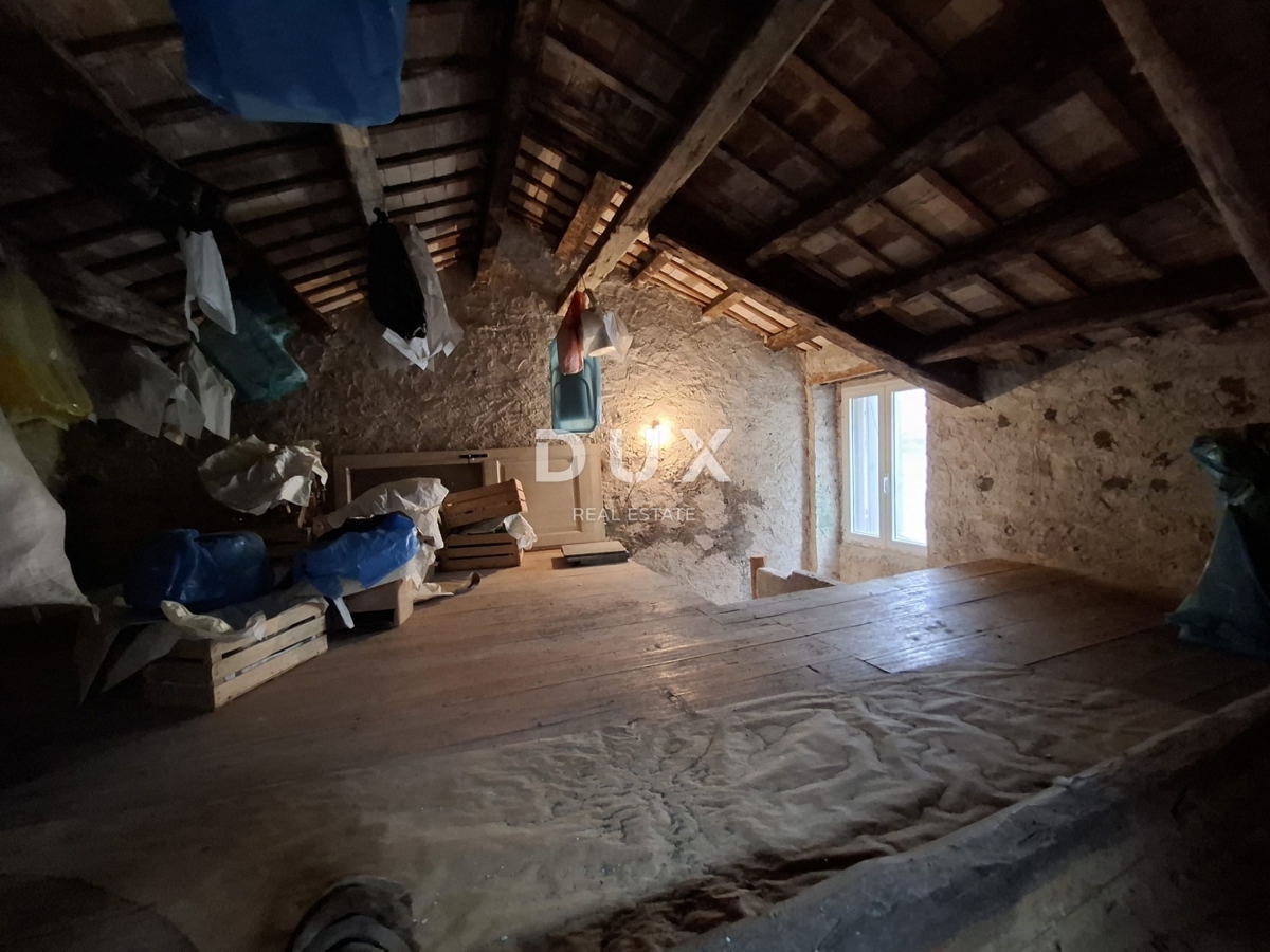 ISTRA, BALE - Hiša v centru s pisarniškimi prostori