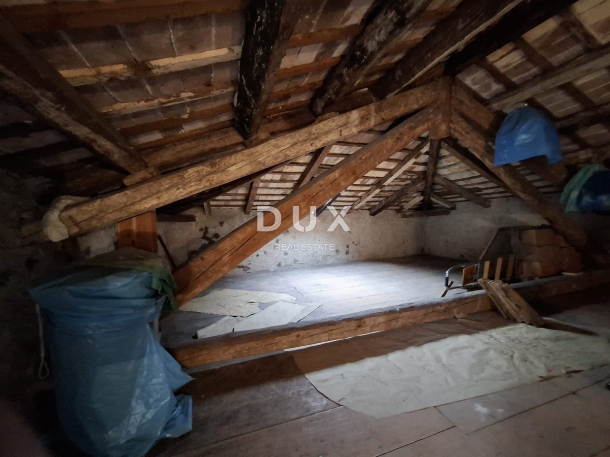 ISTRA, BALE - Hiša v centru s pisarniškimi prostori