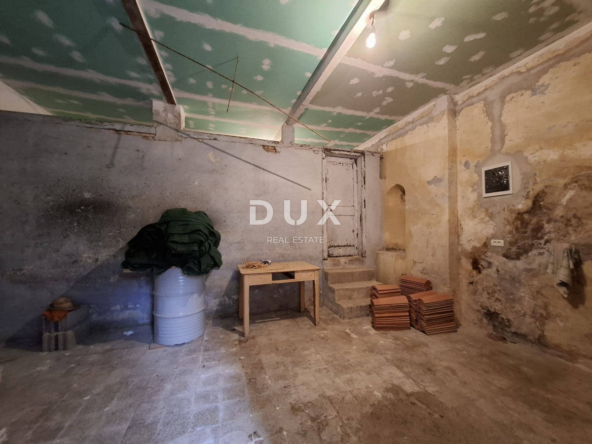 ISTRA, BALE - Hiša v centru s pisarniškimi prostori