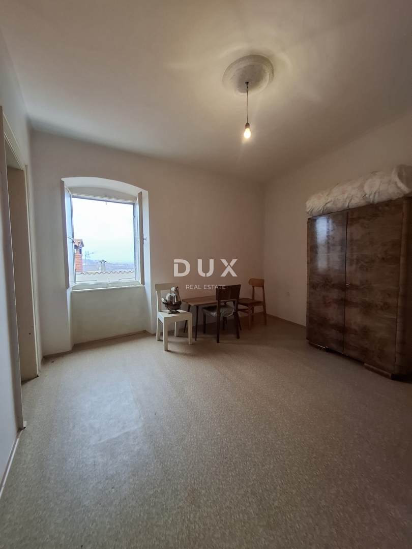 ISTRA, BALE - Hiša v centru s pisarniškimi prostori