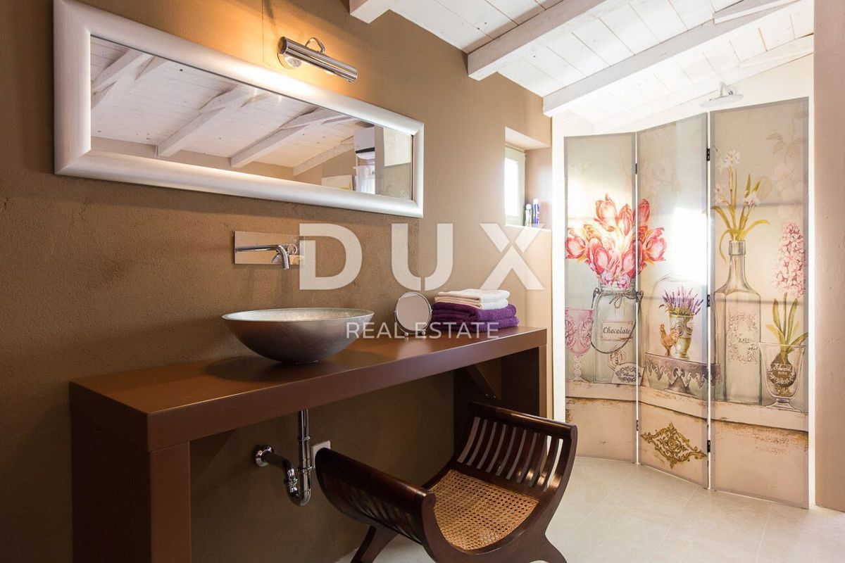 OTOK KRK, MESTO KRK (okolica) - Redkost! Nepremičnina z avtohtonimi kamnitimi hišami, bazeni in mediteranskim vrtom