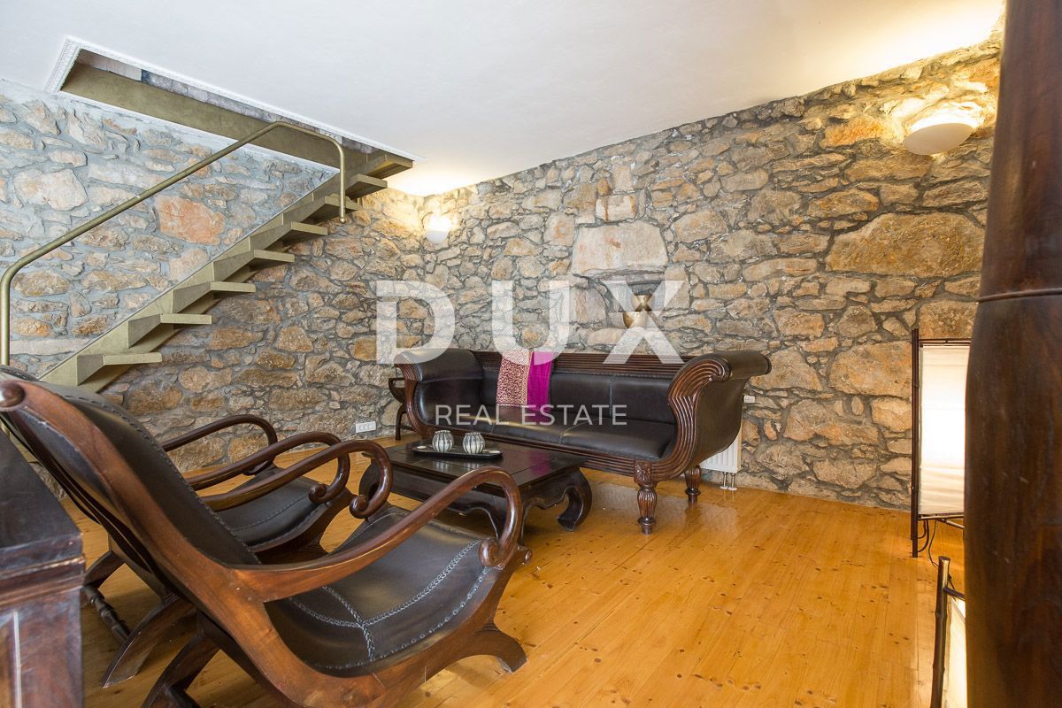 OTOK KRK, MESTO KRK (okolica) - Redkost! Nepremičnina z avtohtonimi kamnitimi hišami, bazeni in mediteranskim vrtom