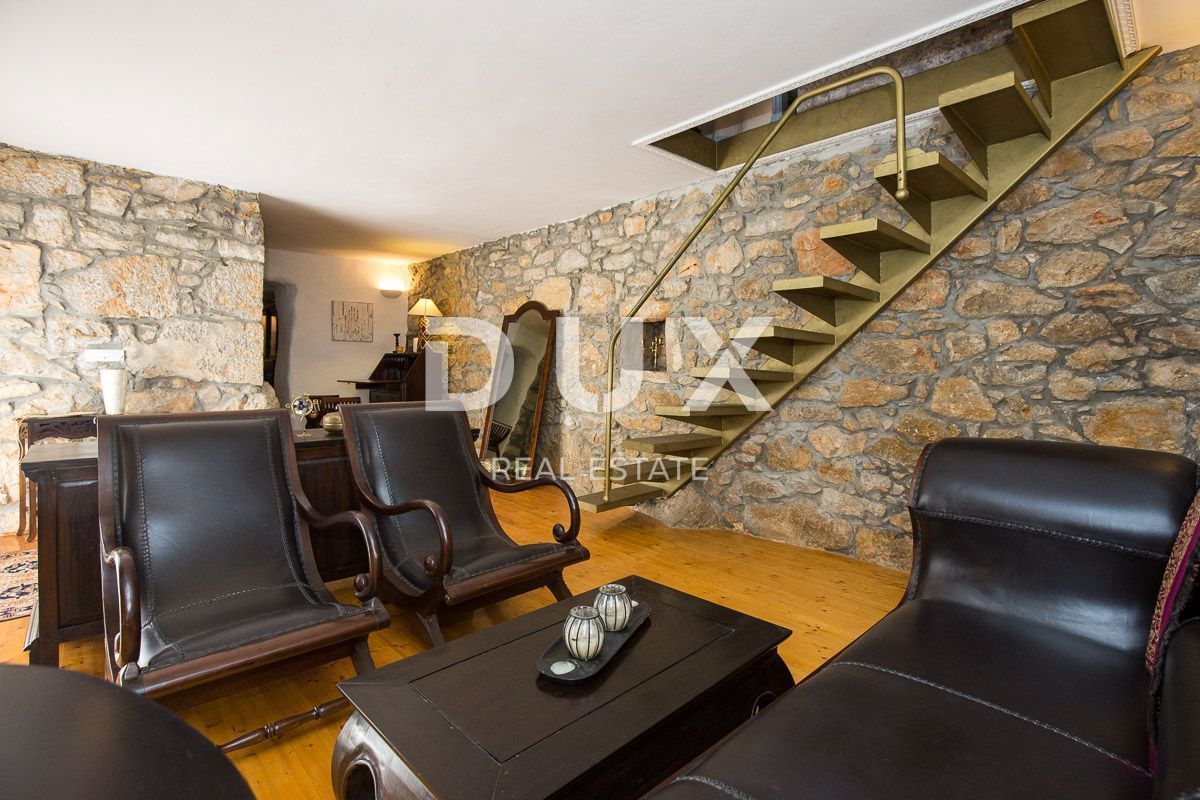 OTOK KRK, MESTO KRK (okolica) - Redkost! Nepremičnina z avtohtonimi kamnitimi hišami, bazeni in mediteranskim vrtom