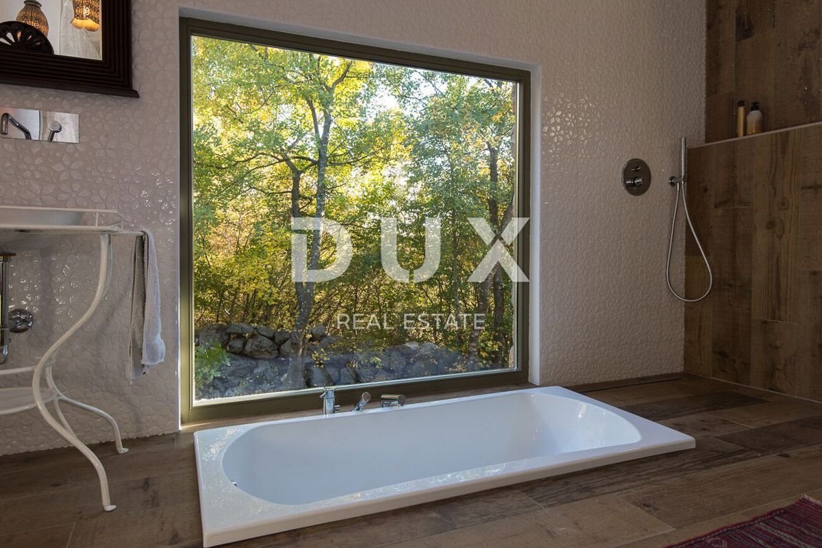 OTOK KRK, MESTO KRK (okolica) - Redkost! Nepremičnina z avtohtonimi kamnitimi hišami, bazeni in mediteranskim vrtom