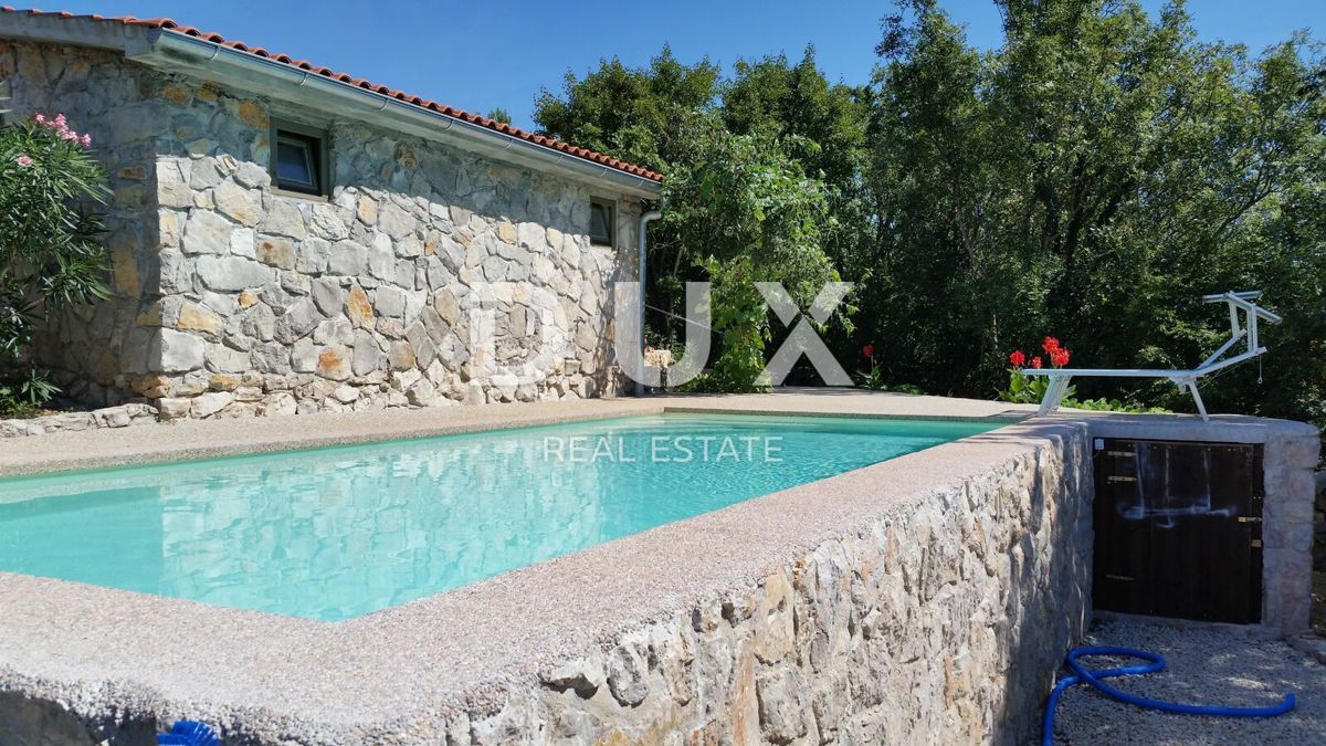 OTOK KRK, MESTO KRK (okolica) - Redkost! Nepremičnina z avtohtonimi kamnitimi hišami, bazeni in mediteranskim vrtom