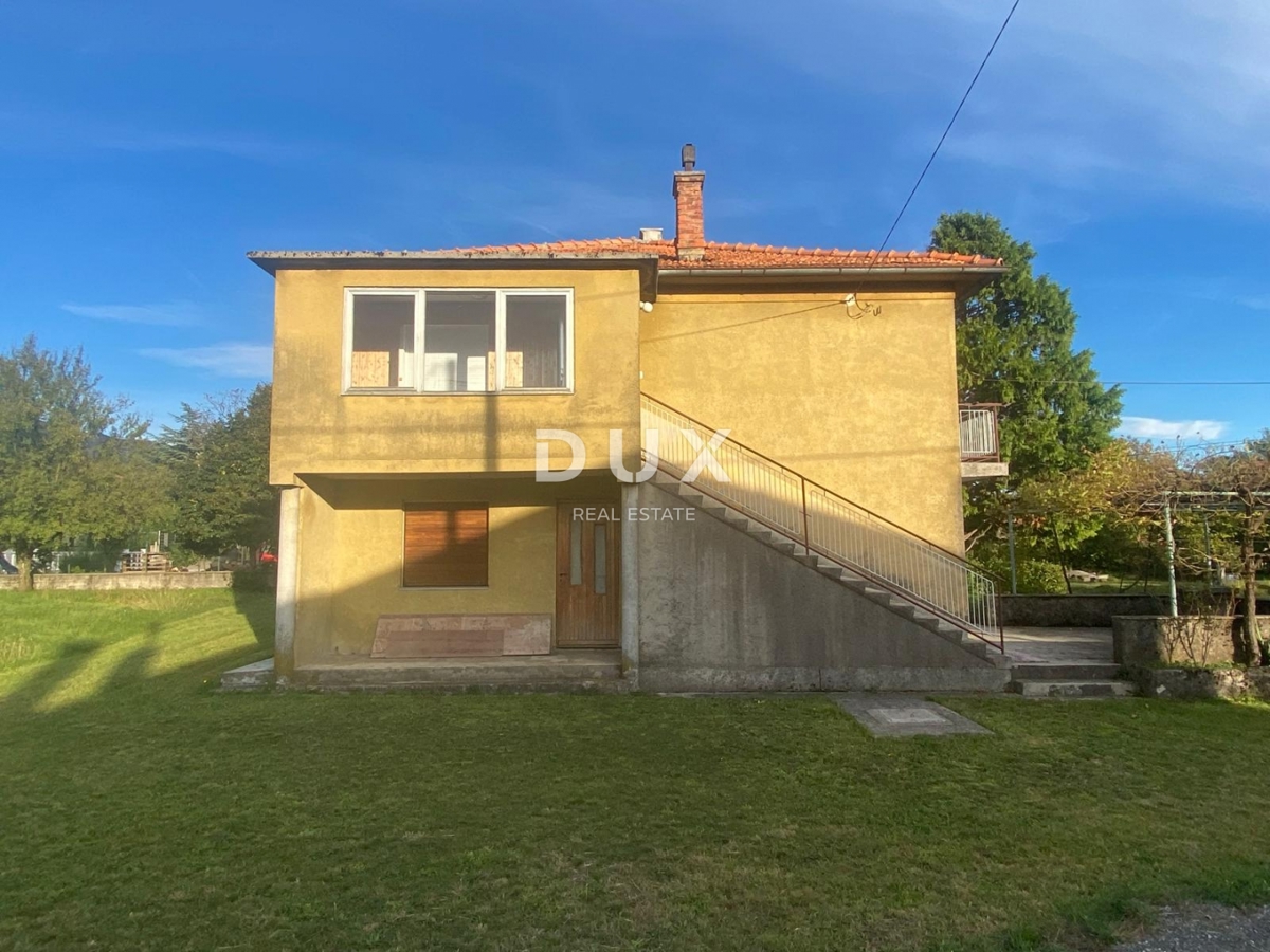 RIJEKA, DRAŽICE, CENTER - samostojna hiša z dvema ločenima stanovanjema na odlični lokaciji + 2.200 m2 GRADBENEGA ZEMLJIŠČA! PRILOŽNOST!