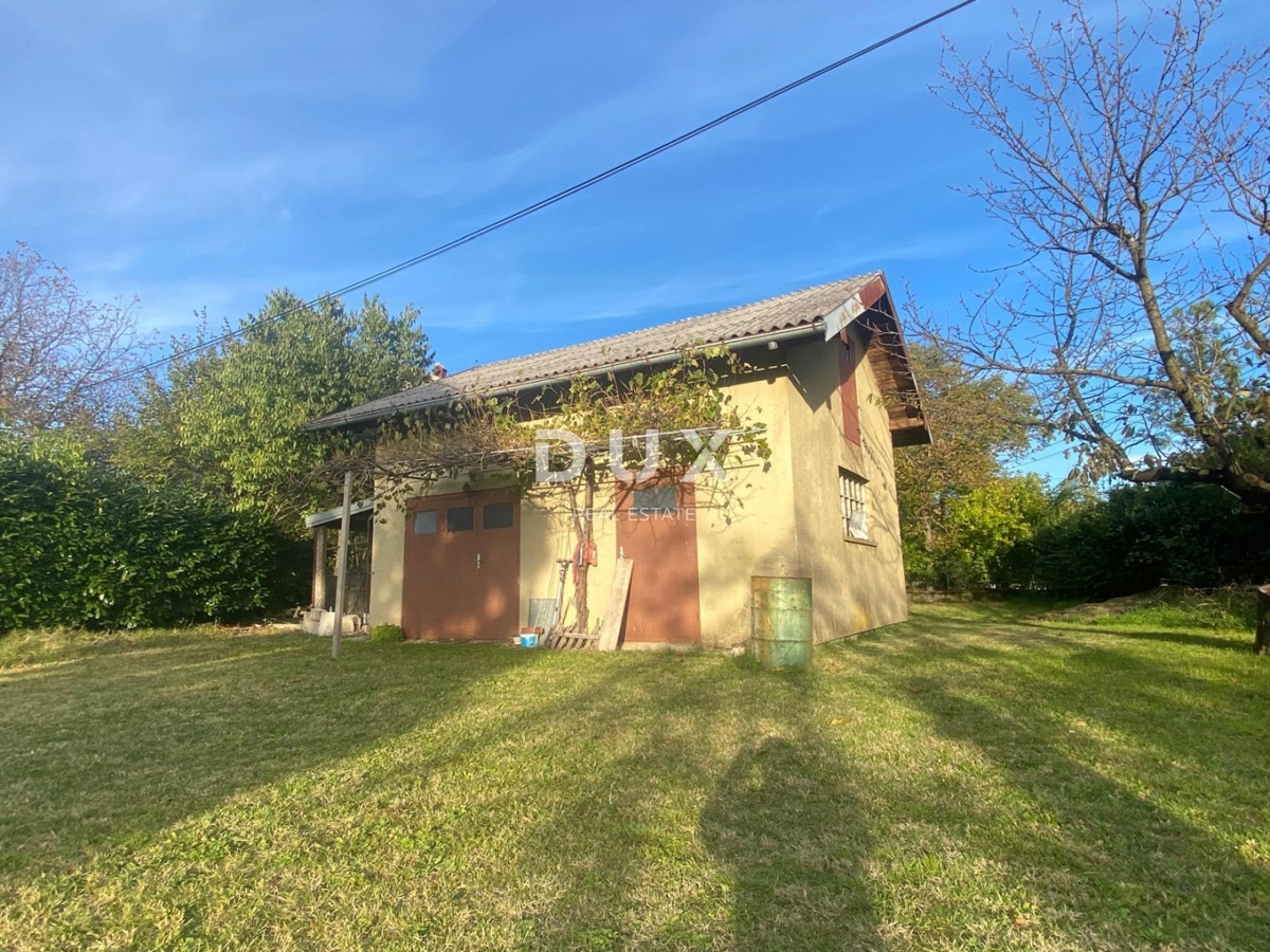 RIJEKA, DRAŽICE, CENTER - samostojna hiša z dvema ločenima stanovanjema na odlični lokaciji + 2.200 m2 GRADBENEGA ZEMLJIŠČA! PRILOŽNOST!