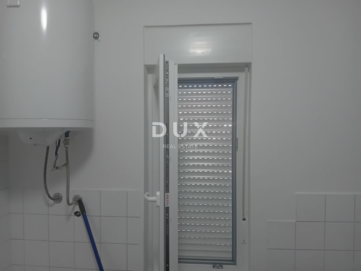 RIJEKA, DRAŽICE, CENTER - samostojna hiša z dvema ločenima stanovanjema na odlični lokaciji + 2.200 m2 GRADBENEGA ZEMLJIŠČA! PRILOŽNOST!