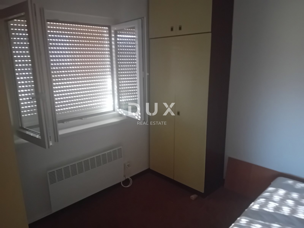 RIJEKA, DRAŽICE, CENTER - samostojna hiša z dvema ločenima stanovanjema na odlični lokaciji + 2.200 m2 GRADBENEGA ZEMLJIŠČA! PRILOŽNOST!