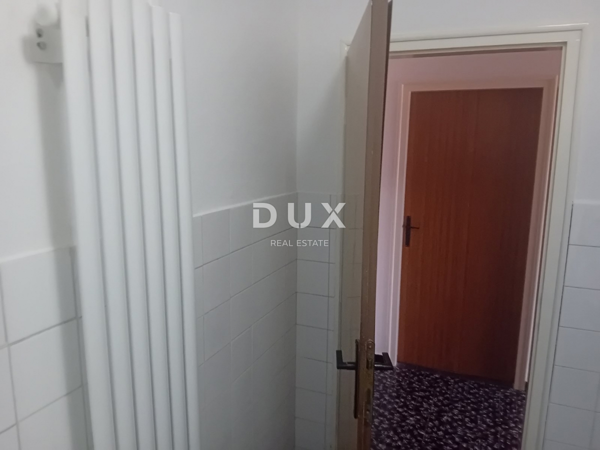 RIJEKA, DRAŽICE, CENTER - samostojna hiša z dvema ločenima stanovanjema na odlični lokaciji + 2.200 m2 GRADBENEGA ZEMLJIŠČA! PRILOŽNOST!