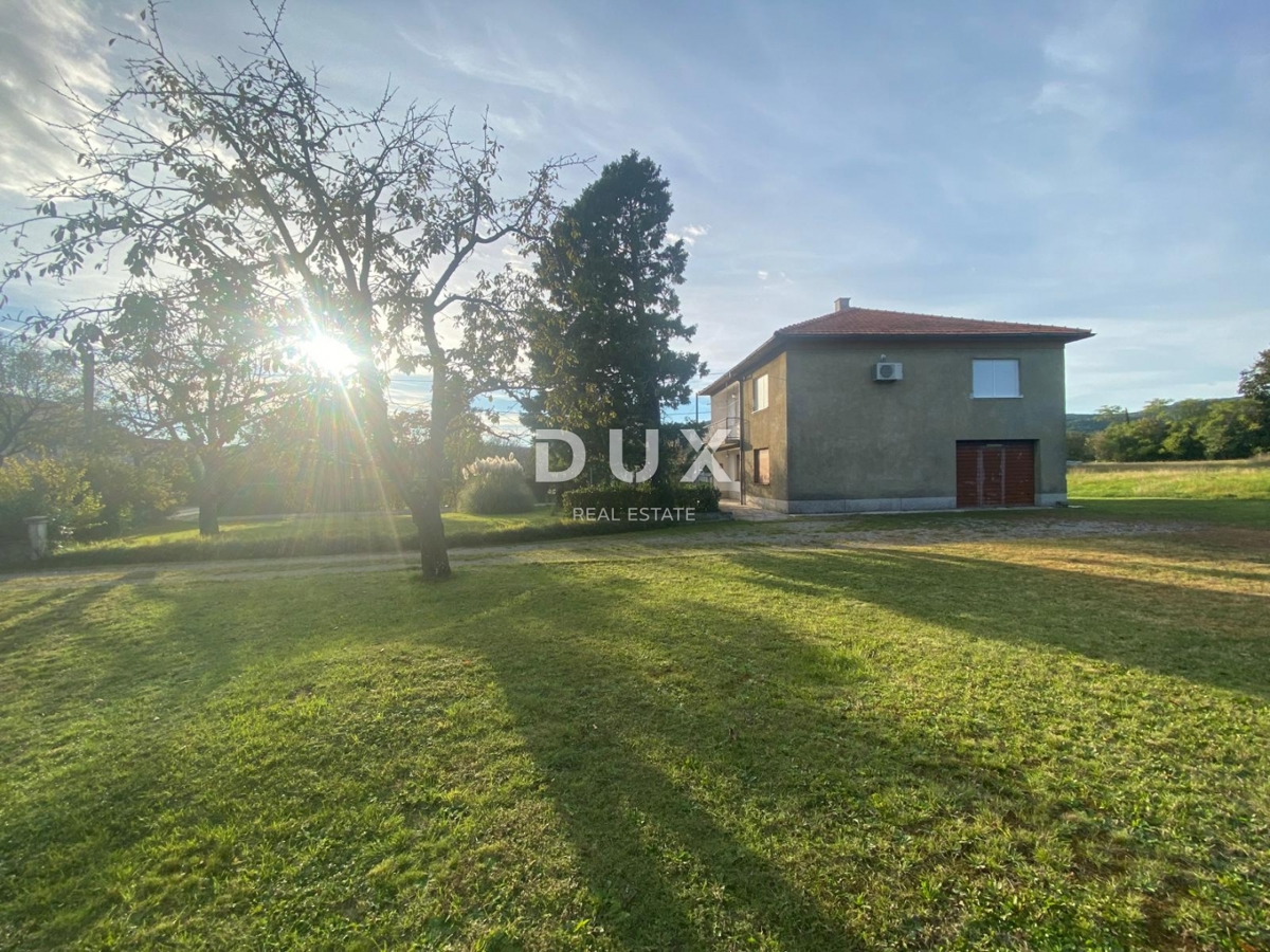 RIJEKA, DRAŽICE, CENTER - samostojna hiša z dvema ločenima stanovanjema na odlični lokaciji + 2.200 m2 GRADBENEGA ZEMLJIŠČA! PRILOŽNOST!