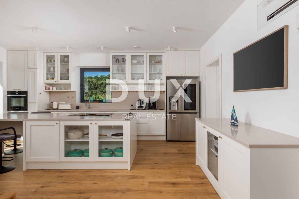 ISTRA, POREČ - Luksuzna vila - ekskluzivna lokacija, neoviran pogled na morje 