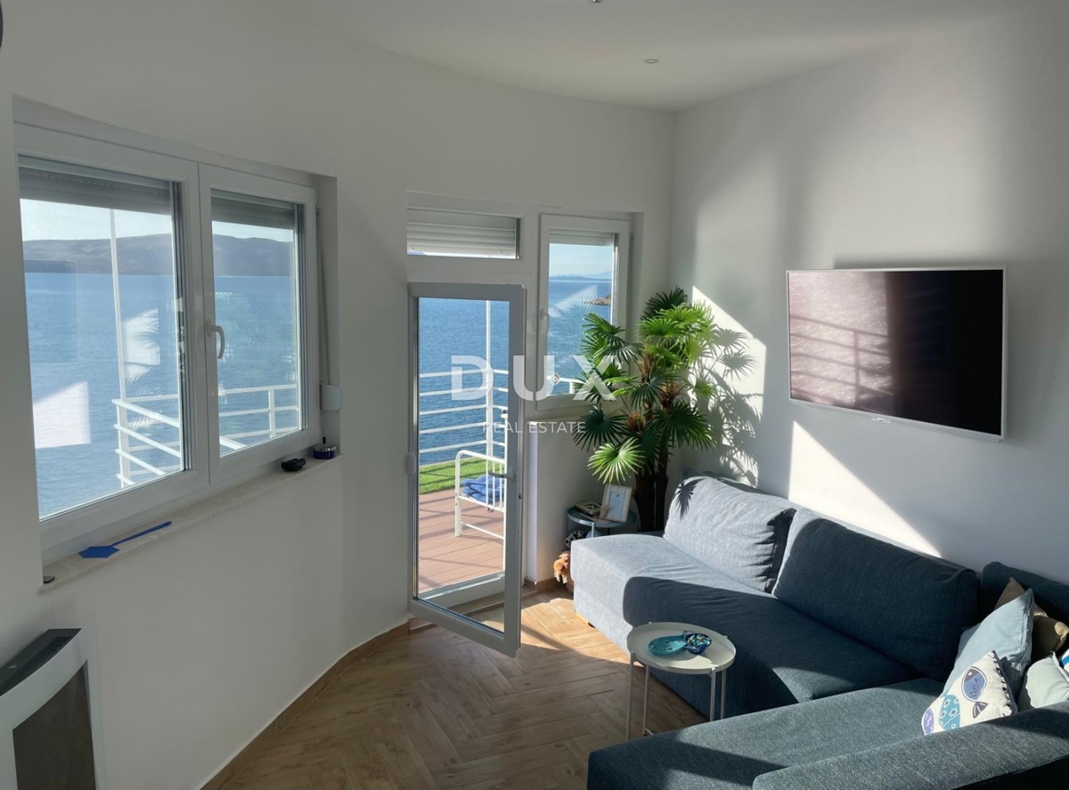 SENJ, OKOLICA – apartma v prvi vrsti ob morju