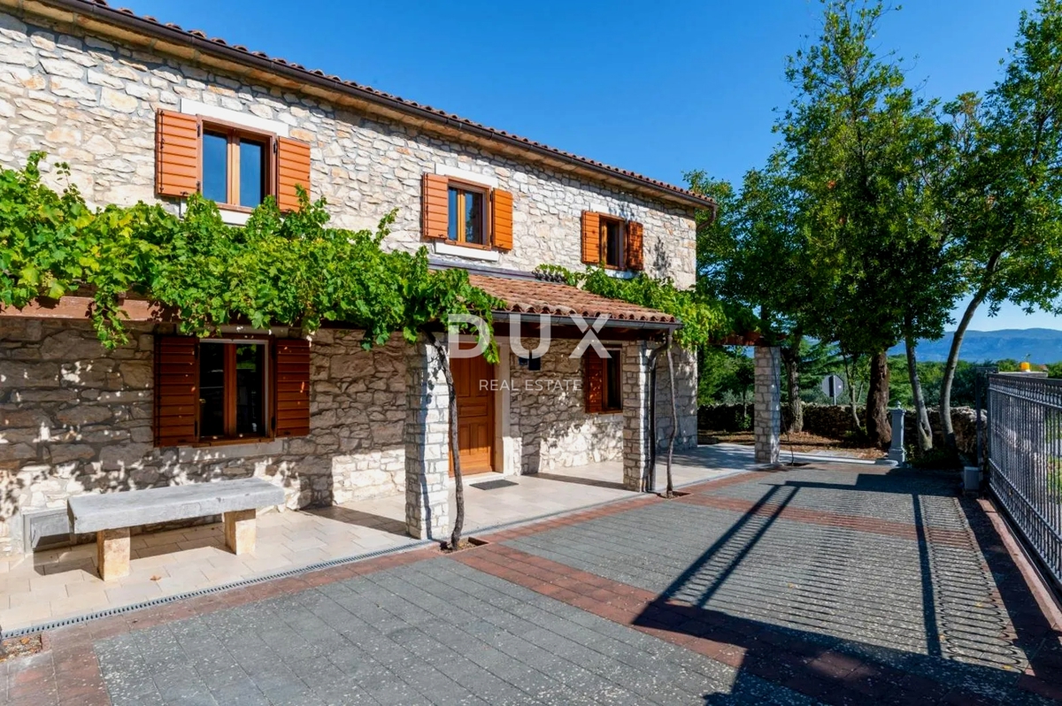 ISTRA, LABIN - Kamnita hiša z bazenom