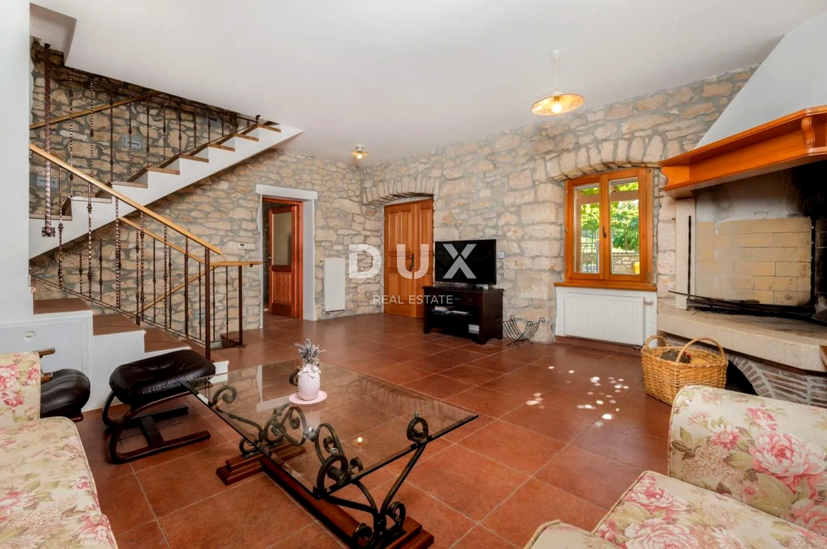 ISTRA, LABIN - Kamnita hiša z bazenom