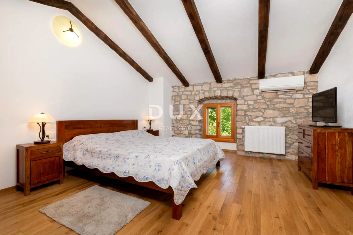 ISTRA, LABIN - Kamnita hiša z bazenom