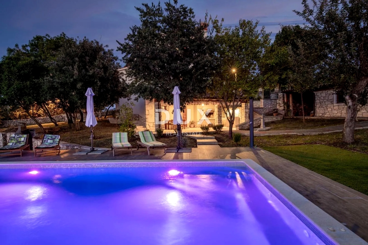 ISTRA, LABIN - Kamnita hiša z bazenom