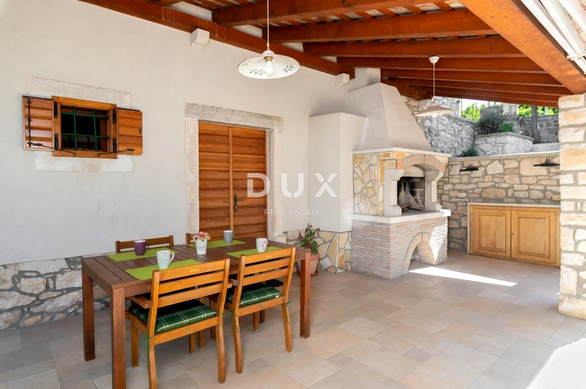 ISTRA, LABIN - Kamnita hiša z bazenom