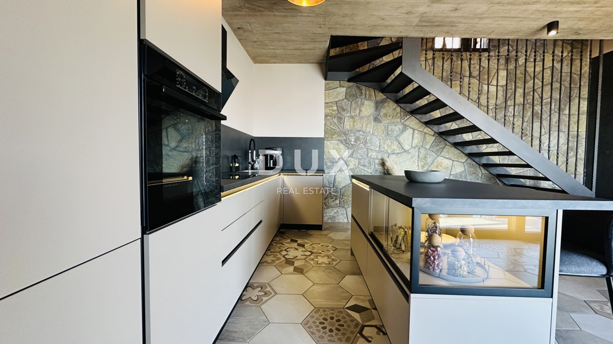 Hiša Poljane, Opatija - Okolica, 250m2