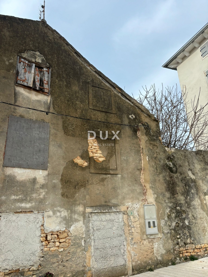 ISTRA, GALIŽANA - Hiša z dvema stanovanjskima enotama v centru mesta za prenovo!