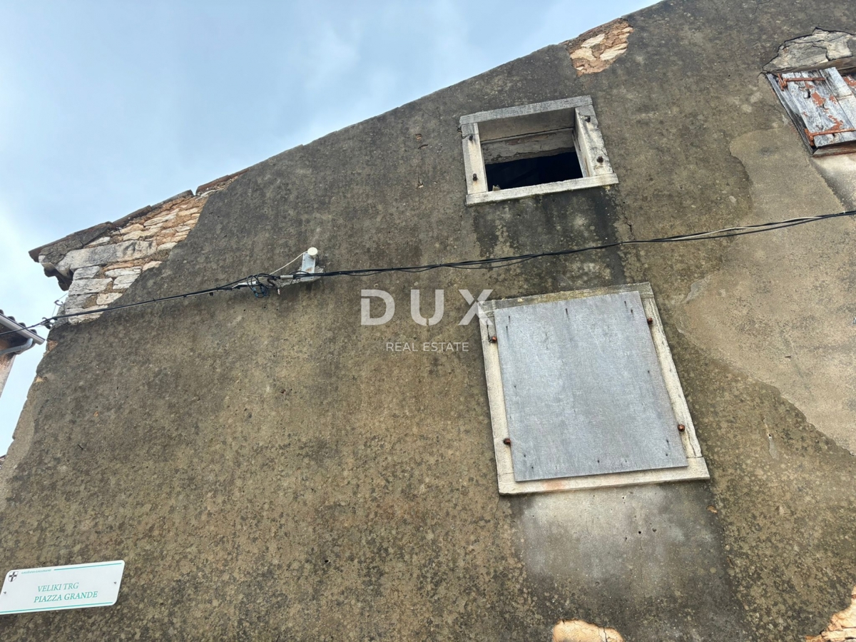 ISTRA, GALIŽANA - Hiša z dvema stanovanjskima enotama v centru mesta za prenovo!