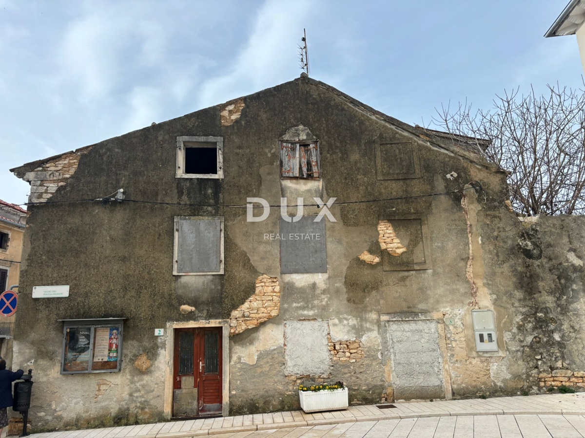 ISTRA, GALIŽANA - Hiša z dvema stanovanjskima enotama v centru mesta za prenovo!