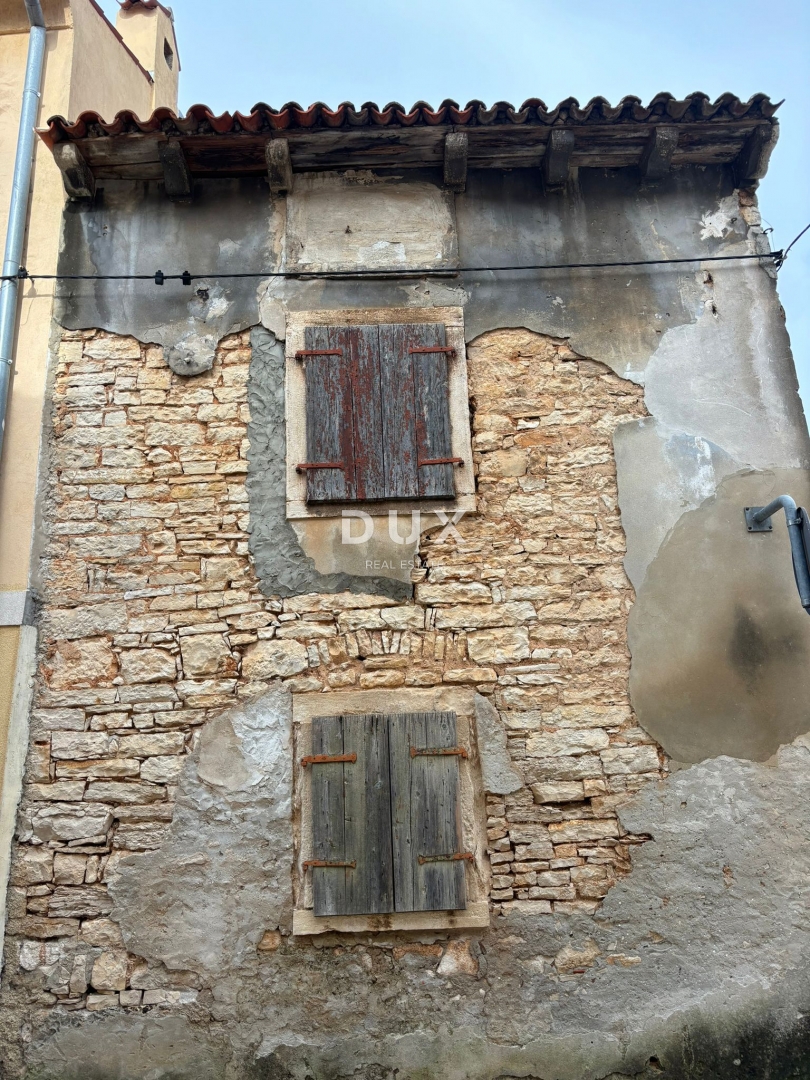 ISTRA, GALIŽANA - Hiša z dvema stanovanjskima enotama v centru mesta za prenovo!