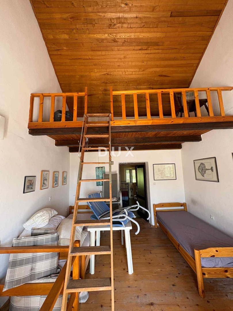 OTOK RAB, BANJOL - Kamnita vrstna hiša s panoramskim razgledom