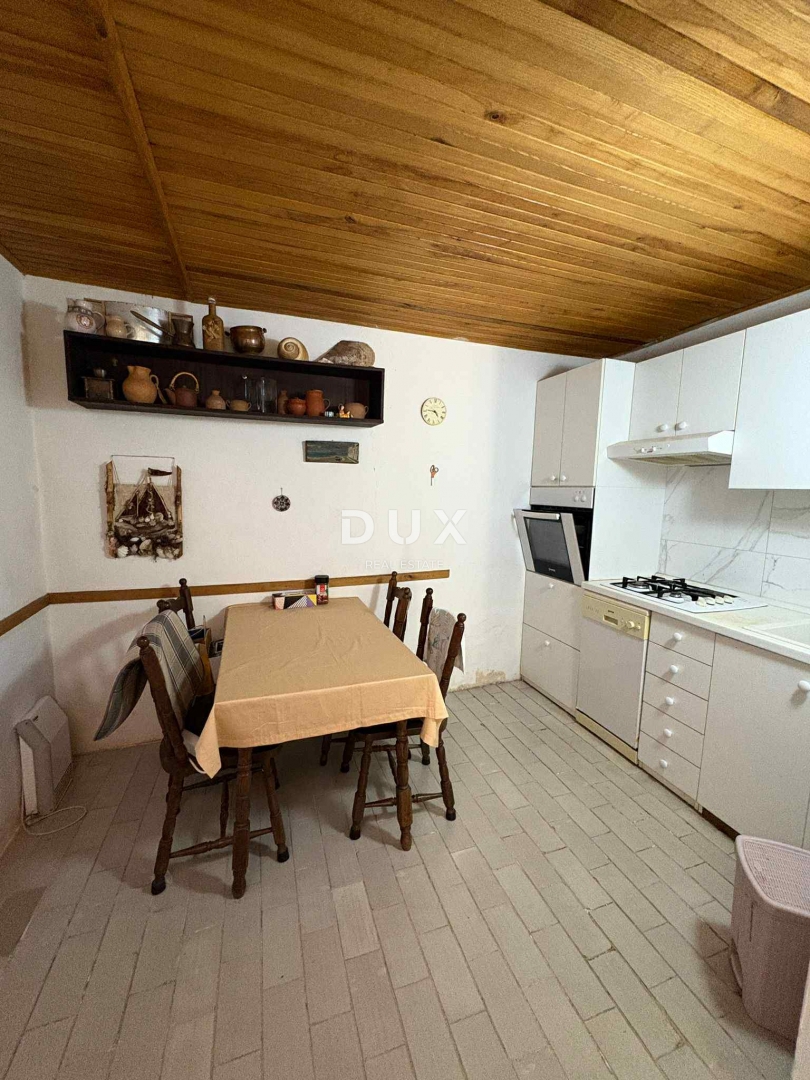 OTOK RAB, BANJOL - Kamnita vrstna hiša s panoramskim razgledom