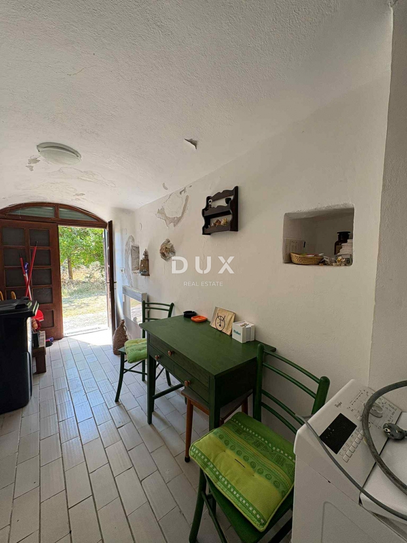 OTOK RAB, BANJOL - Kamnita vrstna hiša s panoramskim razgledom