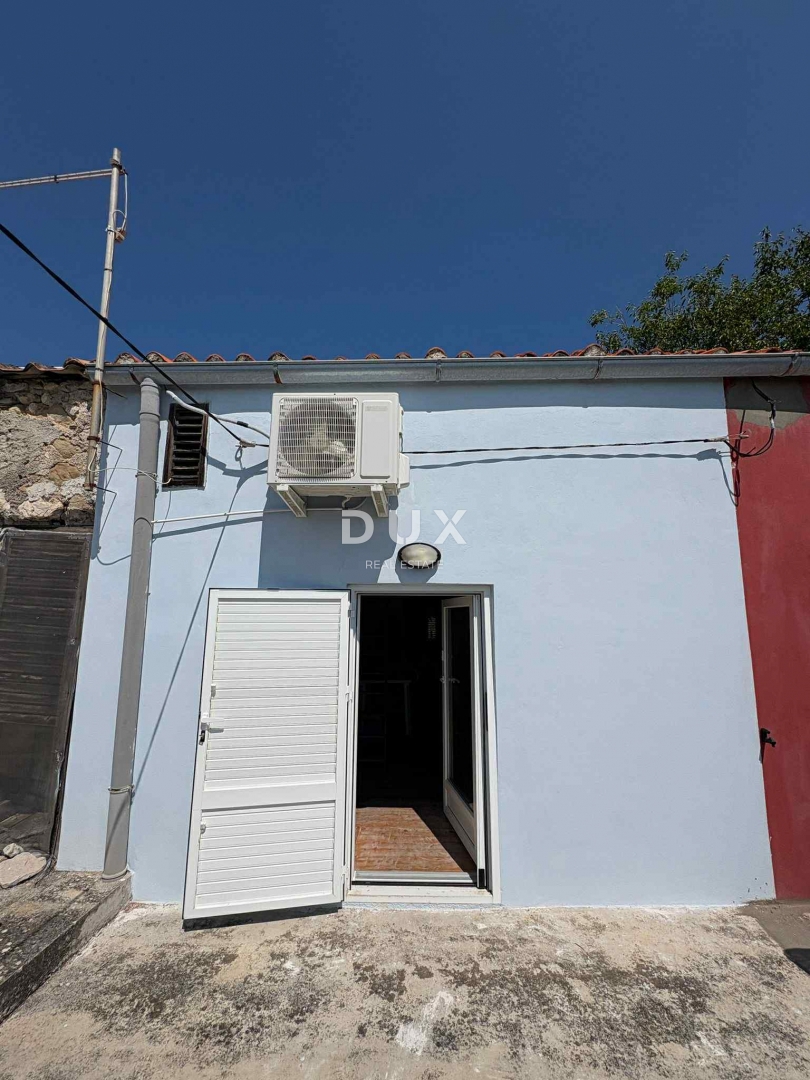 OTOK RAB, BANJOL - Kamnita vrstna hiša s panoramskim razgledom