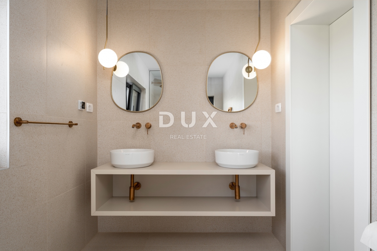 ISTRA, POREČ - Ekskluzivna vila, tri stanovanjske enote, luksuz ob morju