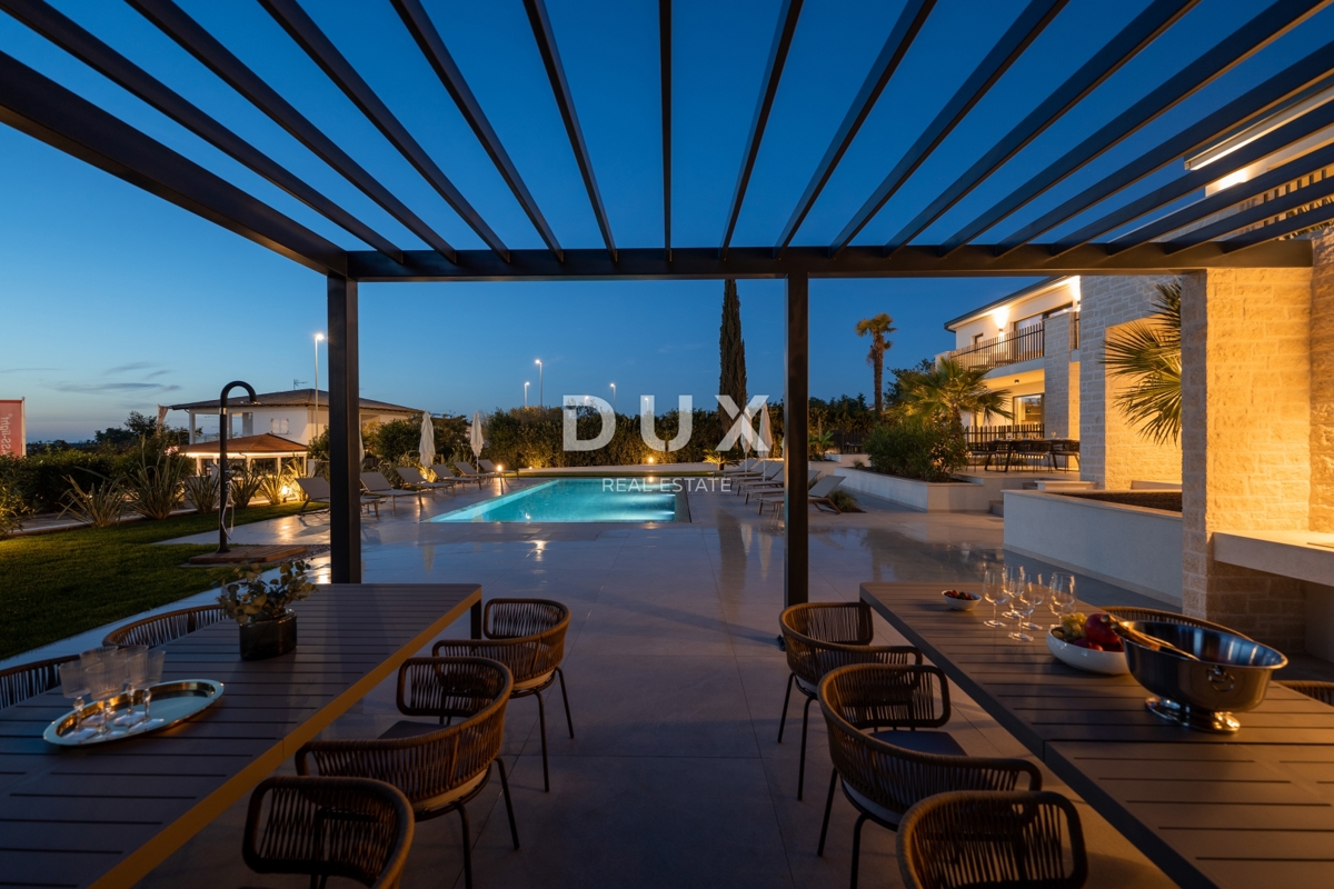 ISTRA, POREČ - Ekskluzivna vila, tri stanovanjske enote, luksuz ob morju