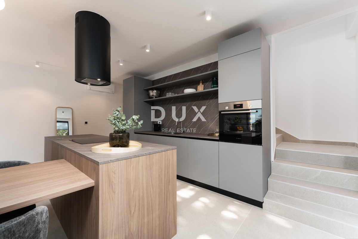 ISTRA, POREČ - Ekskluzivna vila, tri stanovanjske enote, luksuz ob morju