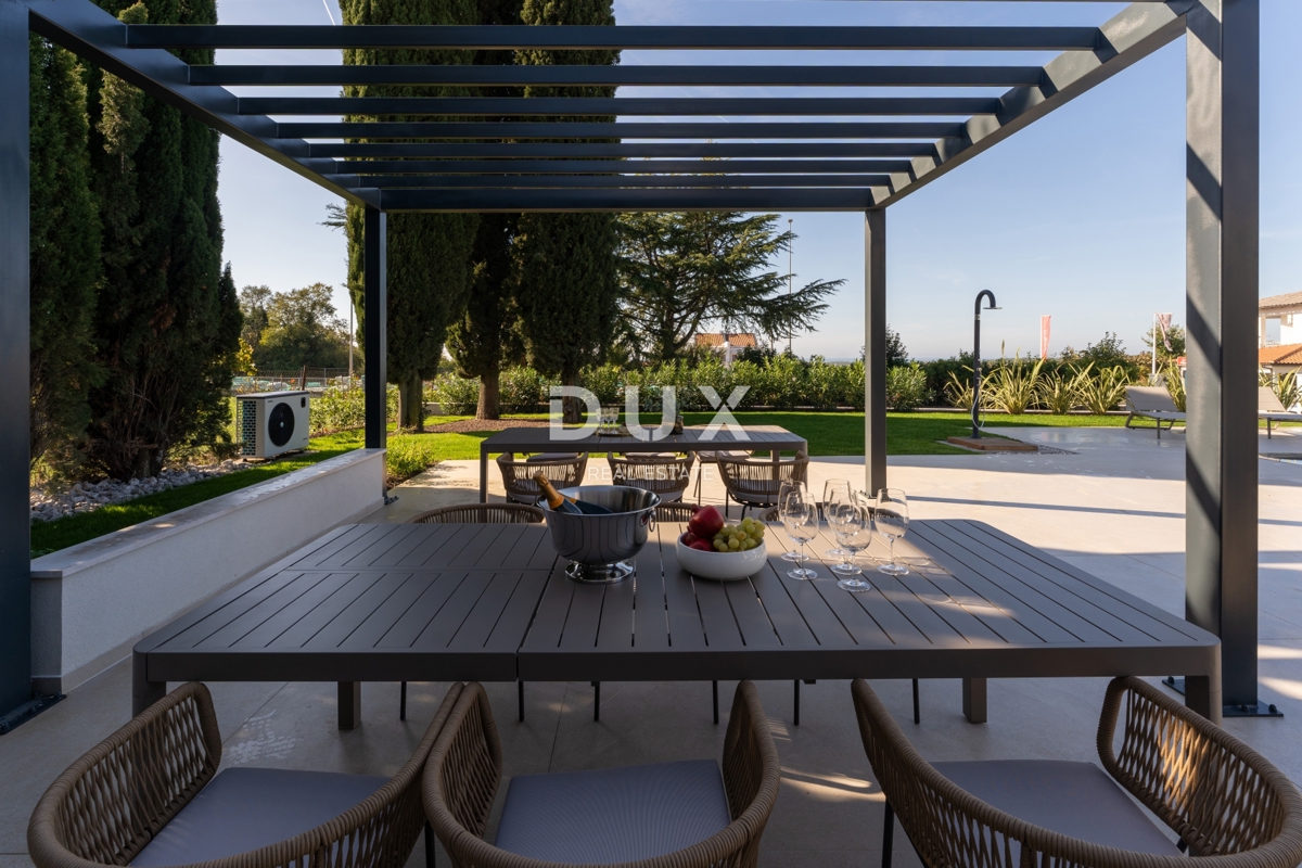 ISTRA, POREČ - Ekskluzivna vila, tri stanovanjske enote, luksuz ob morju